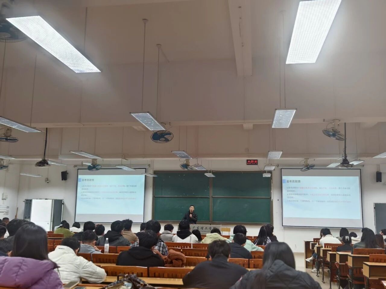 太阳网集团tcy8722召开期末工作部署暨全体教职工大会